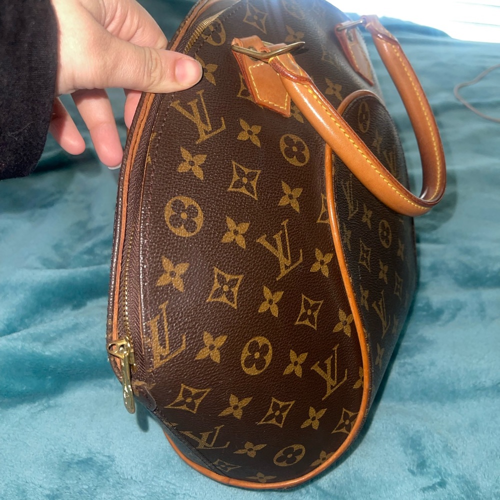 LV purse